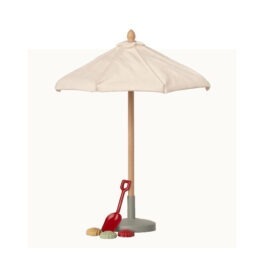 Avec ce grand parasol, vos souris Maileg seront à l'abris du soleil. Elles pourront se reposer à l'ombre !