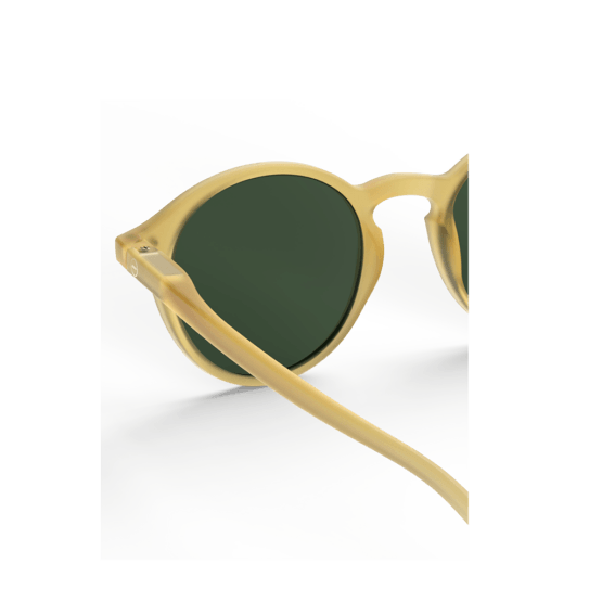 Lunettes de soleil izipizi vue de dos sur fond blanc