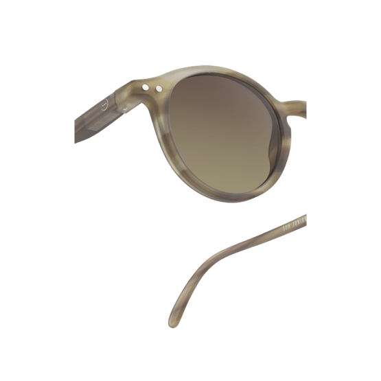 lunettes de soleil junior 5-10 ans smoky brown détail verre sur fond blanc