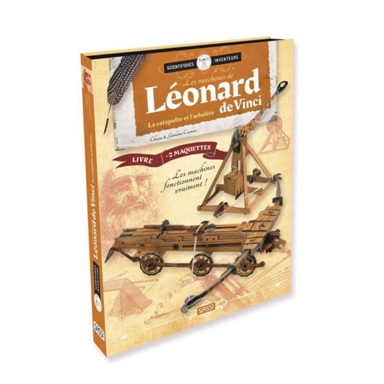 livre et maquette 3D léonard de vinci sassi sur fond blanc