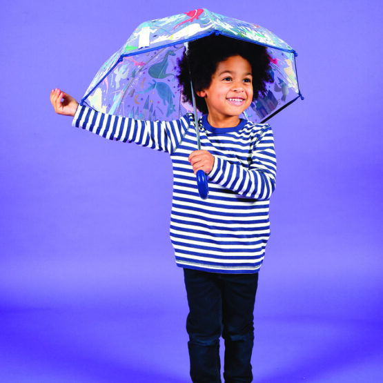 parapluie couleurs changeantes dragons floss&rock photo avec petit garçon sur fond bleu