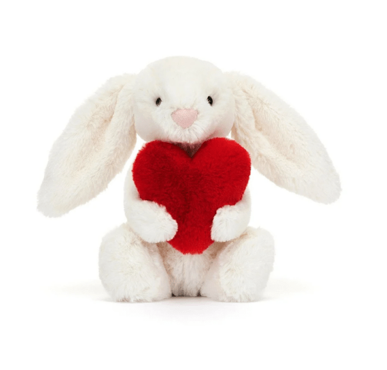 doudou lapin jellycat avec un coeur rouge sur fond blanc