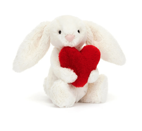 doudou lapin jellycat avec un coeur rouge de profil sur fond blanc