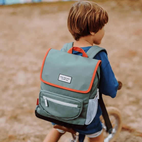 un sac à dos Mini Forest Hello Hossy, ambiance