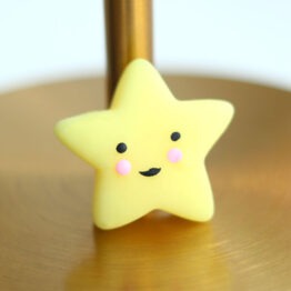 mini squishy étoile la petite épicerie sur support doré
