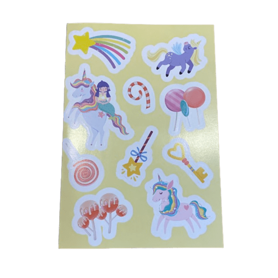 un livre d'activités et de stickers licornes Sassi, stickers vue de face sur fond blanc