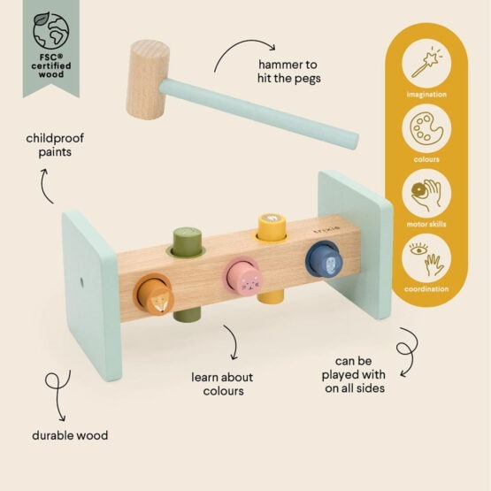 un jeu du marteau en bois Trixie, vue de face sur fond blanc
