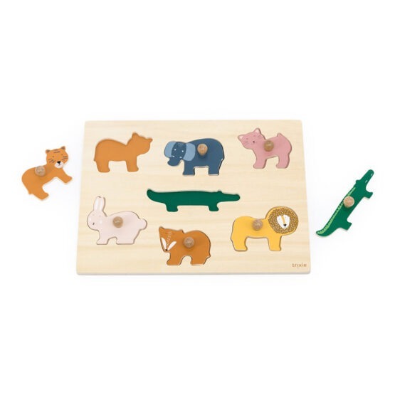 un puzzle animaux en bois Trixie, vue de face sur fond blanc