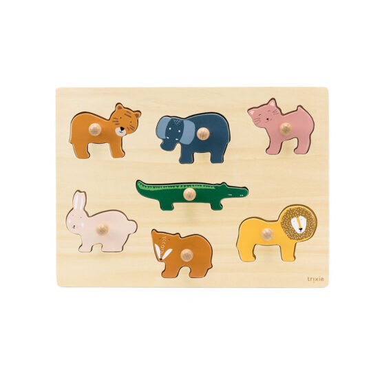 un puzzle animaux en bois Trixie, vue de face sur fond blanc