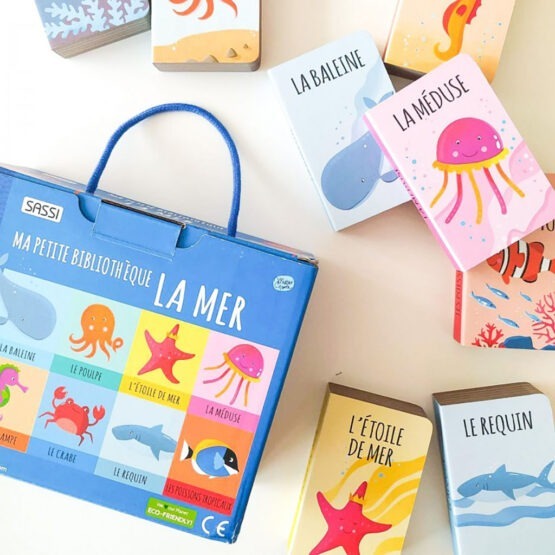 un coffret "ma petite bibliothèque" sur le thème de la mer Sassi, ambiance