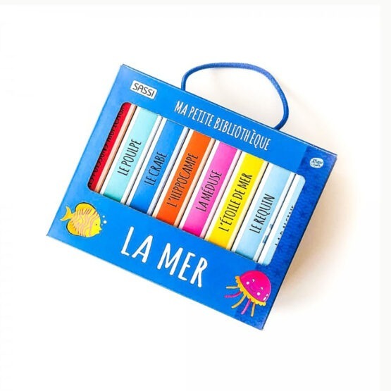 un coffret "ma petite bibliothèque" sur le thème de la mer Sassi, vue de face sur fond blanc