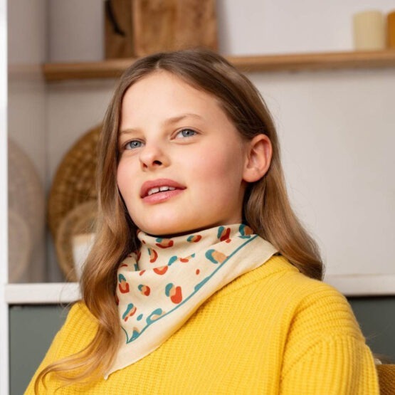 foulard graou écru enfant mise en situation