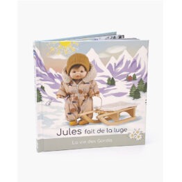 un livre "jules fait de la luge" de Minikane, vue de face sur fond blanc