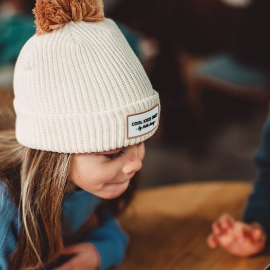 Bonnet color block sandy hello hossy mise en situation