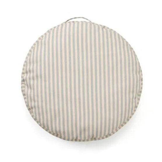 Coussin de sol de face sur fond blanc