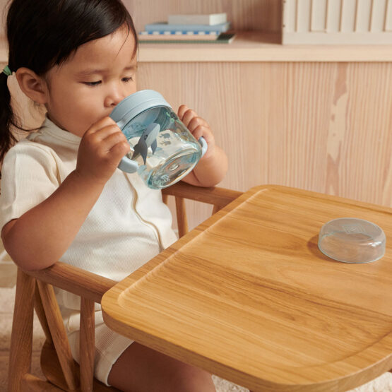 Tasse en tritan avec tétine et anses animaux marins liewood